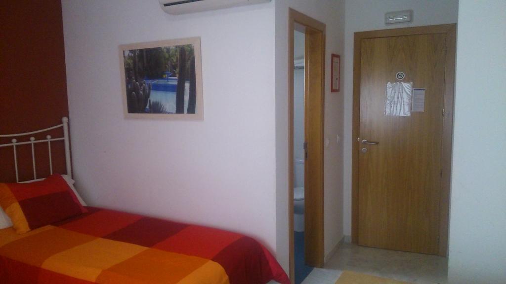 Hostal Monteluna Rociana Pokoj fotografie